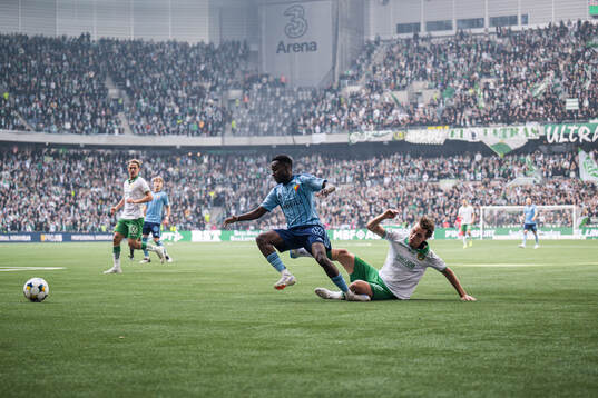 Djurgårdens Tokmac Nguen och Hammarbys Hampus Skoglund