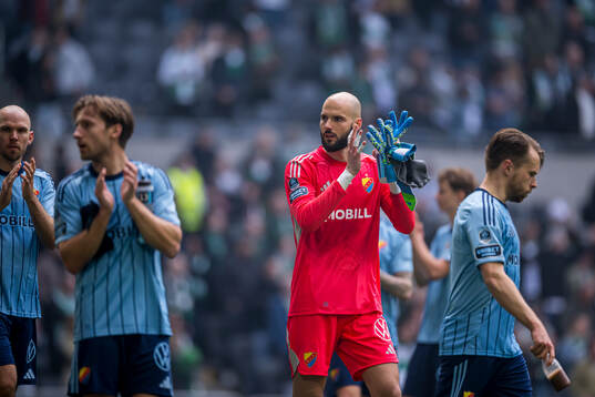 Djurgårdens målvakt Filip Manojlovic deppar