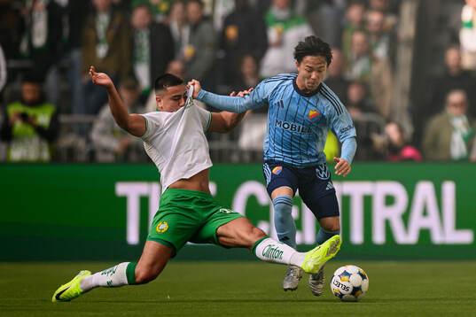 Hammarbys Jusef Erabi och Djurgårdens Keita Kosugi