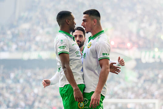 Hammarbys Jusef Erabi jublar med Paulos Abraham och Nahir