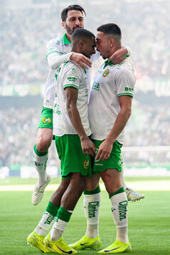 Hammarbys Jusef Erabi jublar med Paulos Abraham och Nahir