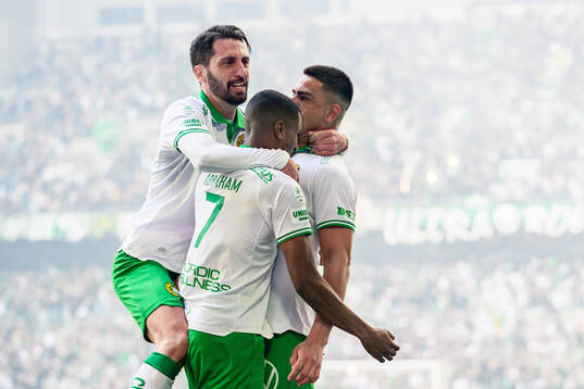 Hammarbys Jusef Erabi jublar med Paulos Abraham och Nahir