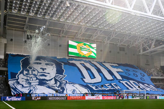 Djurgårdens supportrar med tifo