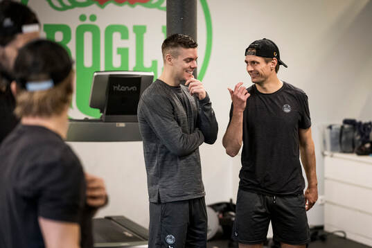 Fysioterapeut Christopher Alvengrip och Daniel Zaar