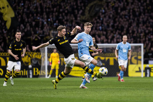 AIKs Johan Hove och Malmö FFs Hugo Bolin