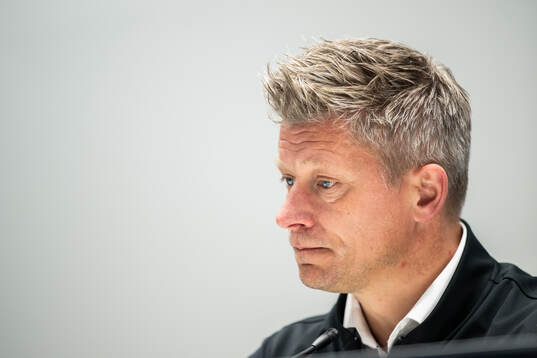 AIKs tränare Mikkjal Thomassen på presskonferensen