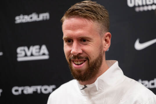 Malmö FFs Pontus Jansson i mixade zonen