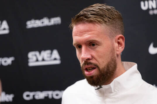 Malmö FFs Pontus Jansson i mixade zonen
