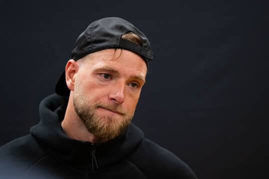 AIKs John Guidetti i mixade zonen
