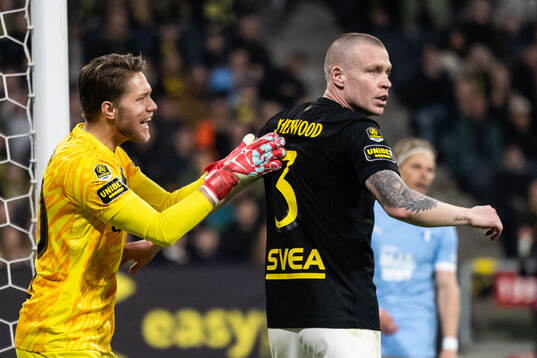 AIKs målvakt Kalle Joelsson och Thomas Poppler Isherwood