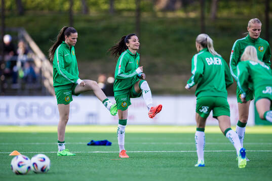 Hammarbys Bella Andersson och Nadia Nadim