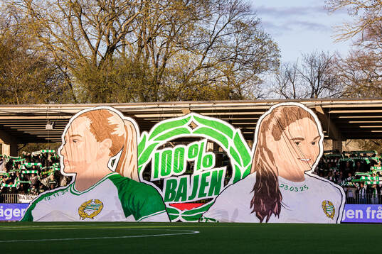 Hammarby IP med tifo föreställande Hammarbys spelare
