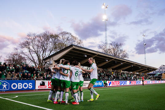 Hammarbys Vilde Hasund jublar med lagkamrater