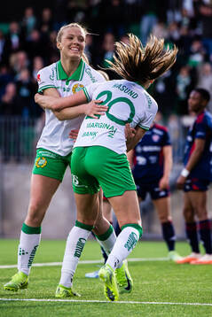Hammarbys Vilde Hasund och Smilla Holmberg jublar
