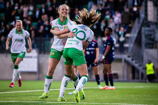 Hammarbys Vilde Hasund och Smilla Holmberg jublar