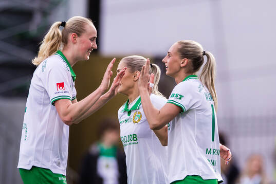 Hammarbys Ellen Wangerheim jublar Emelie Bragstad