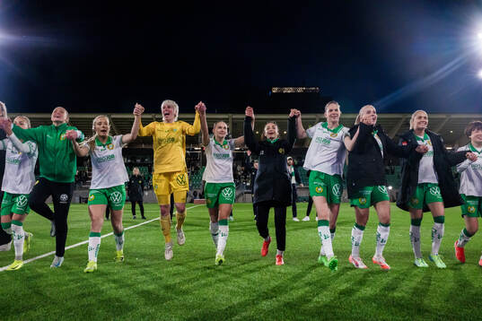 Hammarbys Smilla Holmberg, målvakt Moa Edrud, Emelie