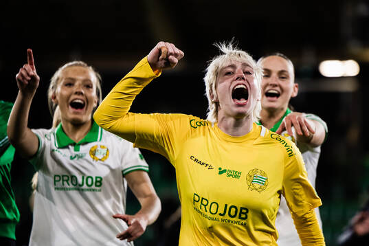 Hammarbys målvakt Moa Edrud jublar