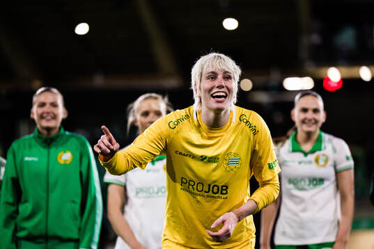 Hammarbys målvakt Moa Edrud jublar