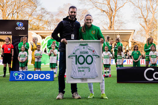 Hammarbys sportchef Johan Lager med Vilde Hasund som hyllas