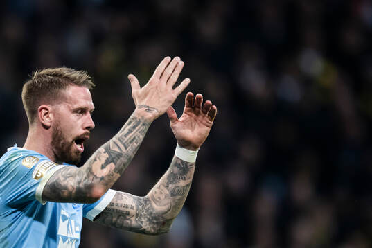 Malmö FFs Pontus Jansson reagerar