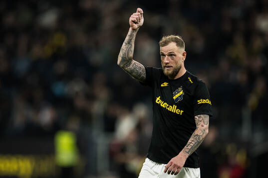 AIKs John Guidetti gestikulerar