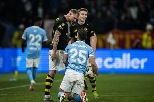 AIKs John Guidetti och Malmö FFs Gabriel Busanello