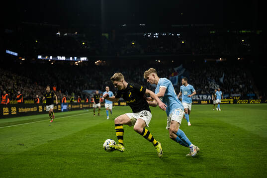 AIKs Johan Hove och Malmö FFs Hugo Bolin