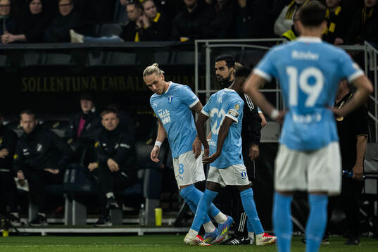 Malmö FFs Arnor Sigurdsson byter in mot Taha Ali