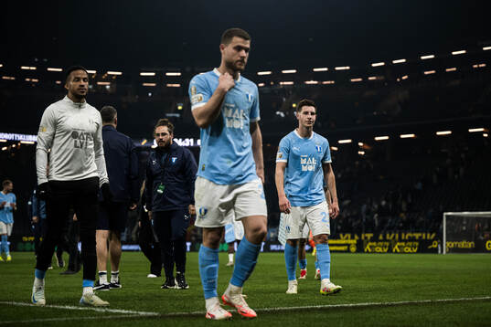 Malmö FFs Lasse Berg Johnsen deppar