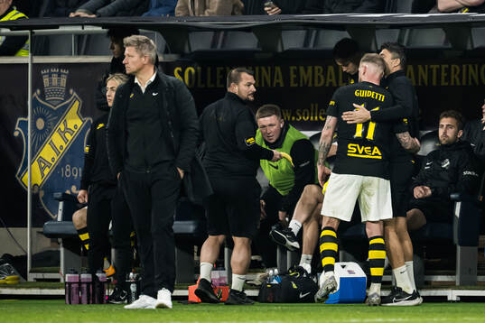 AIKs tränare Mikkjal Thomassen och John Guidetti