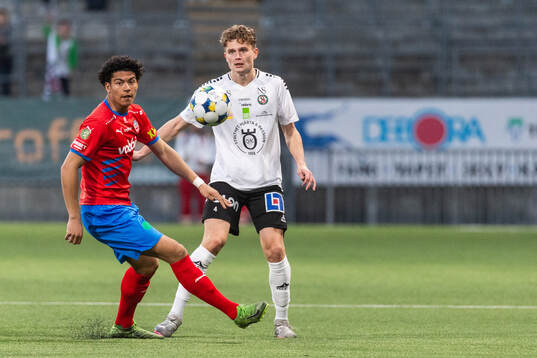 Helsingborgs Milan Silva Rasmussen och Örebros Erik McCue