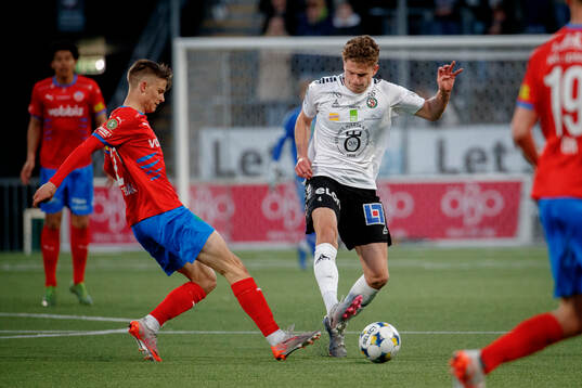 Helsingborgs Adrian Svanbäck och Örebros Erik McCue