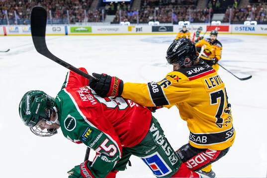 Frölundas Ivar Stenberg och Luleås Anton Levtchi