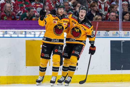 Luleås Anton Levtchi gör 0-1 och jublar med Pontus