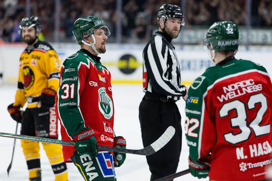 Frölundas Nicklas Lasu deppar när han lämnar isen