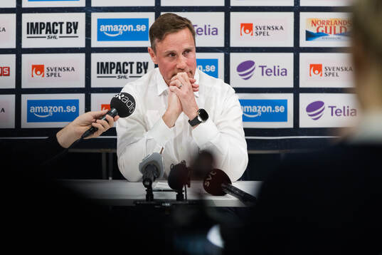Frölundas tränare Roger Rönnberg på presskonferensen