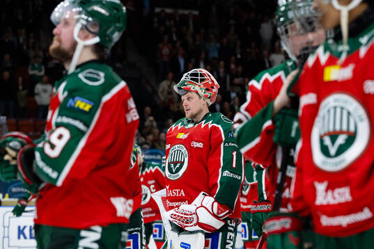 Frölundas målvakt Lars Johansson deppar