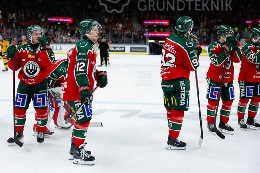 Frölundas Arttu Ruotsalainen och Max Friberg  deppar