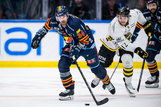 Djurgårdens Daniel Brodin och AIKs Scott Pooley
