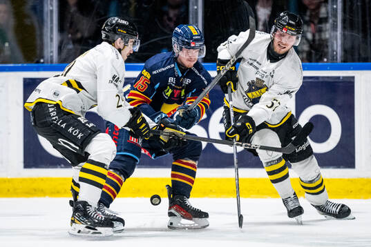 Djurgårdens Filip Eriksson och AIKs Daniel Ljungman och