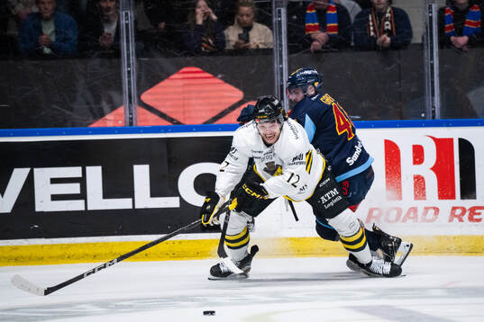 AIKs Scott Pooley och Djurgårdens Albin Grewe