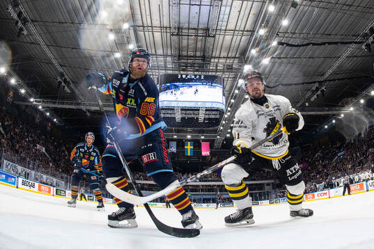 Djurgårdens Linus Klasen och AIKs Gerry Fitzgerald