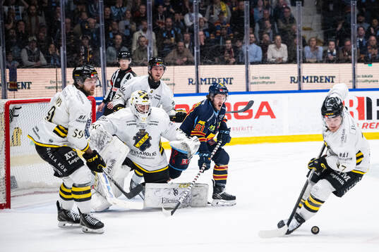 AIKs målvakt Victor Brattström och Djurgårdens Tyler
