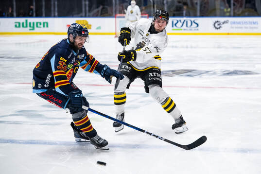 Djurgårdens Marcus Krüger och AIKs Alfred Barklund