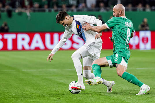 Nino Zugelj of Djurgården and Lukas Grgic of Rapid Wien