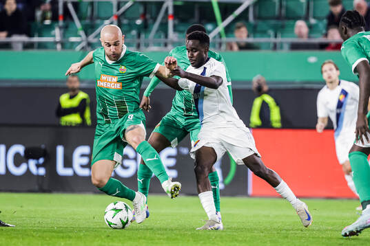 Lukas Grgic of Rapid Wien and Tokmac Nguen of Djurgården