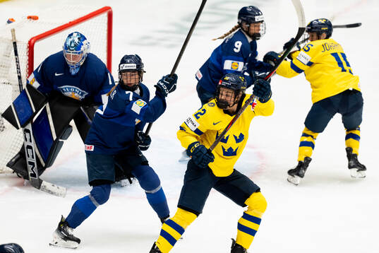 Bläddra bland fler bilder av 2025 IIHF Women's World Championship, Quarterfinal, Sweden - Finland