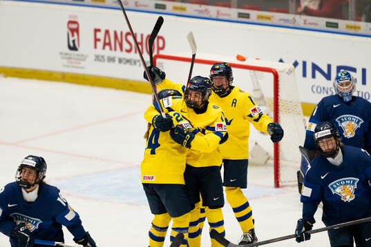 Ebba Hedqvist, Josefin Bouveng and Sara Hjalmarsson  of