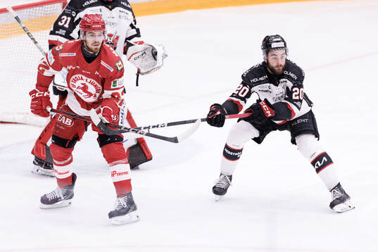 Troja/Ljungbys Isak Salqvist och Hudiksvalls Marcus Limpar